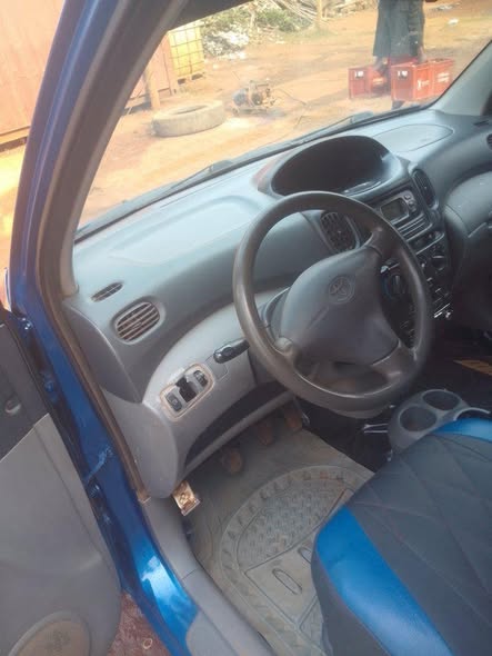 Yaris verso avant dans Bafoussam