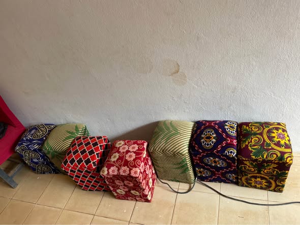 Lavabo et poufs à vendre