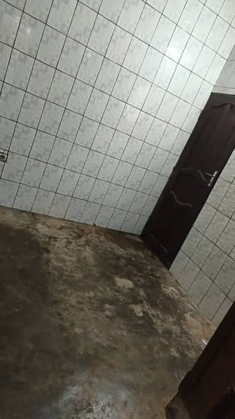 Studio semi-moderne à louer à Madelon, Bafoussam