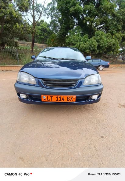 TOYOTA AVENSIS Année 2002 à vendre