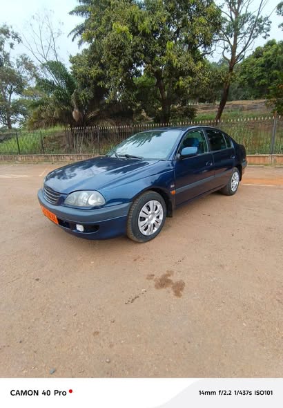 TOYOTA AVENSIS Année 2002 à vendre