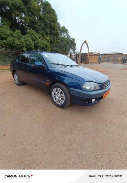 TOYOTA AVENSIS Année 2002 à vendre