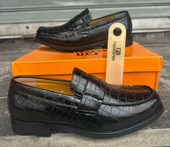 Chaussures en vente à Douala