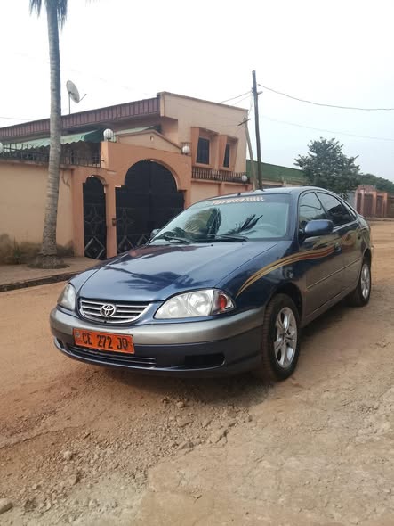 Toyota Avensis liftback à vendre