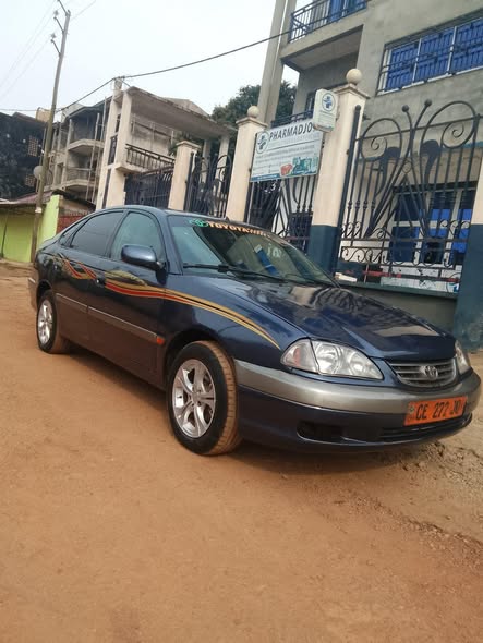 Toyota Avensis liftback à vendre