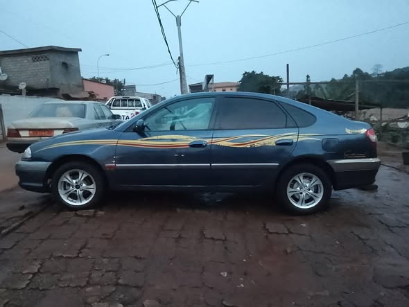 Toyota Avensis liftback à vendre
