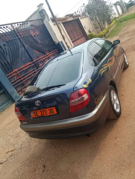 Toyota Avensis liftback à vendre