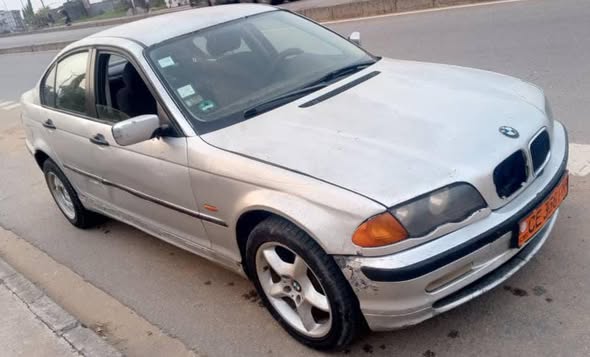 Voiture à vendre, moteur bon