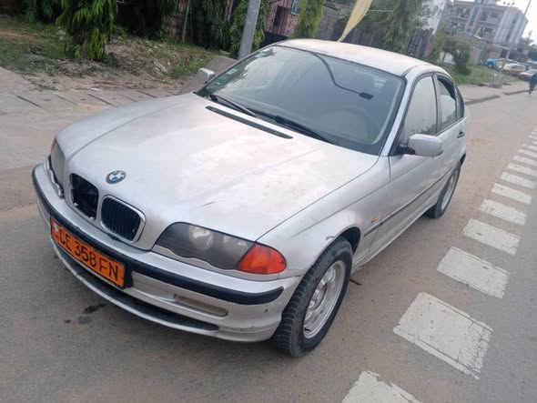 Voiture à vendre, moteur bon