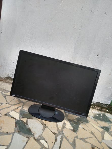 Écrans 24 et 22 pouces à vendre