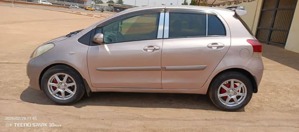 TOYOTA YARIS Vitz automatique édition 2008