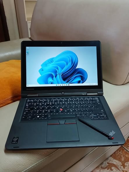 Yoga 12e core i5 5e génération tactile