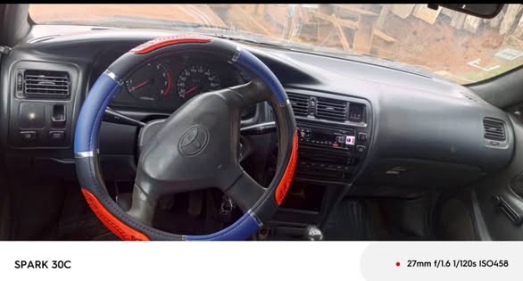 Toyota Corolla 100 berline extrêmement propre