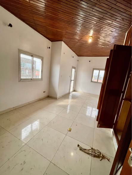 Appartement moderne à louer à Efoulan