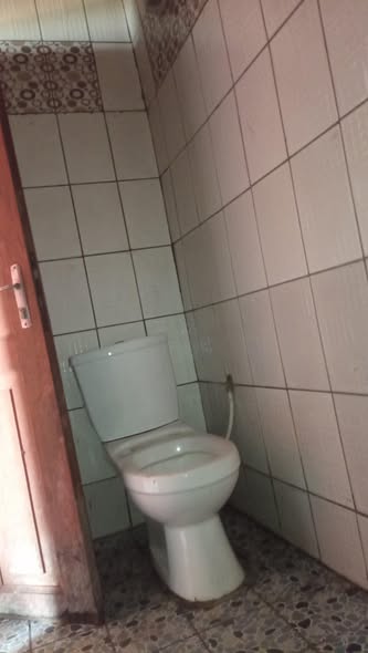 Chambre moderne à louer à Ekoumdoum