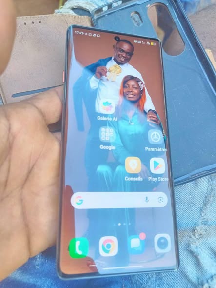 tecno CAMON 40 pro flambant neuf