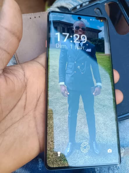 tecno CAMON 40 pro flambant neuf