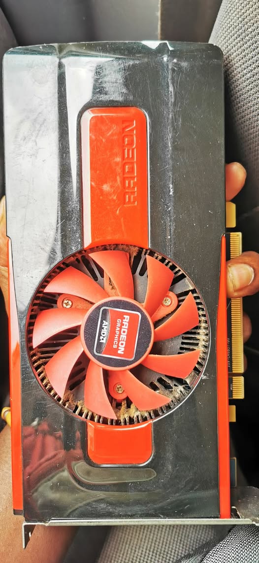 Carte graphique AMD 2Go GDDR5