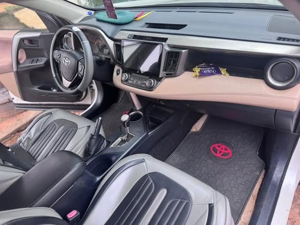 URGENT RAV4 2015 à vendre