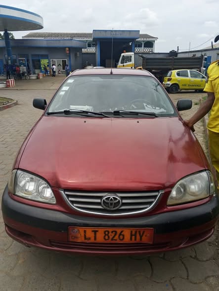 Toyota Avensis lisfback moteur essence