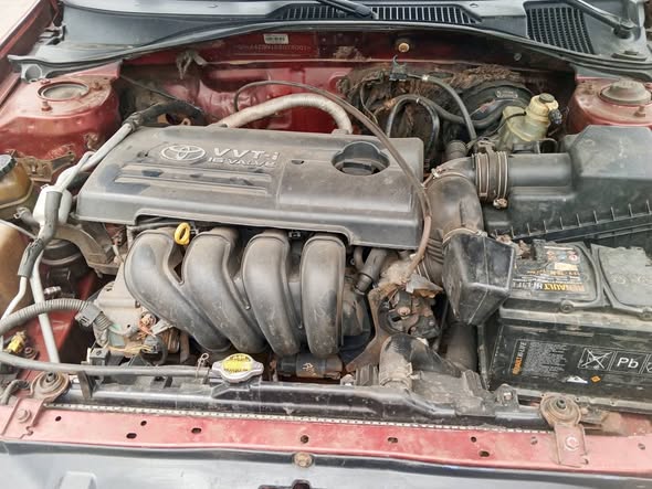 Toyota Avensis lisfback moteur essence