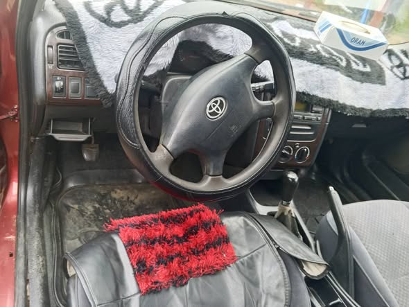 Toyota Avensis lisfback moteur essence
