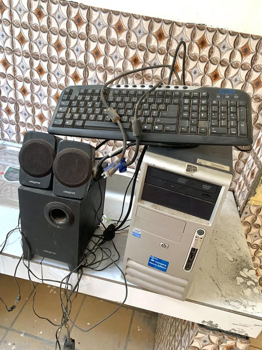 Unité centrale avec accessoires à vendre