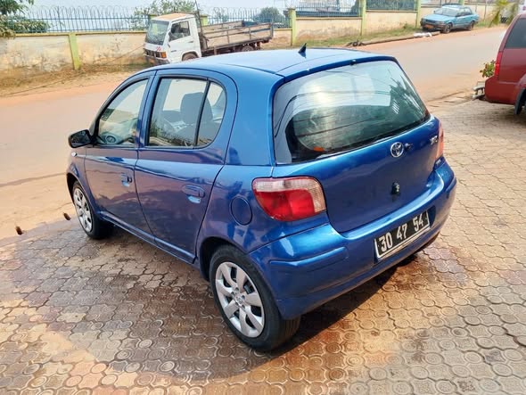 TOYOTA YARIS Climatisée année 2005 très propre