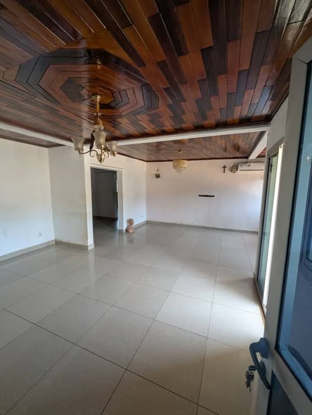 Appartement à louer avec parking et Gardien