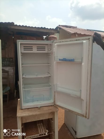 Frigo de chambre et deux battants à vendre