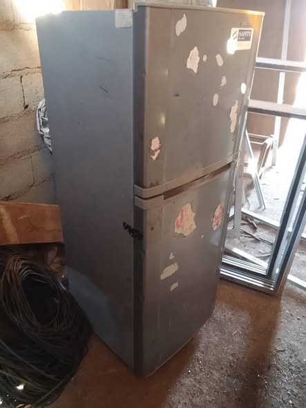 Frigo de chambre et deux battants à vendre