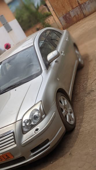 Voiture à vendre avec moteur essence