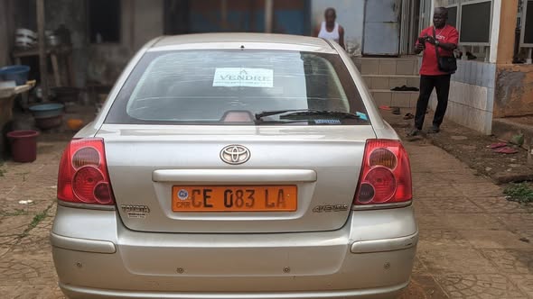 Voiture à vendre avec moteur essence