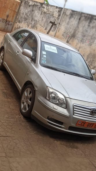 Voiture à vendre avec moteur essence