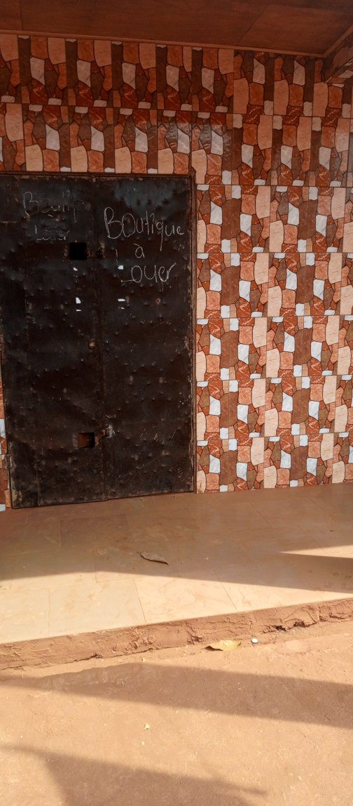 Boutique à louer à Kamkop