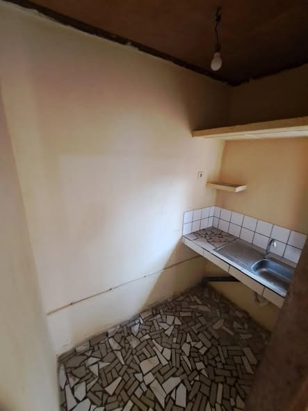 Chambre moderne à Nkoabang