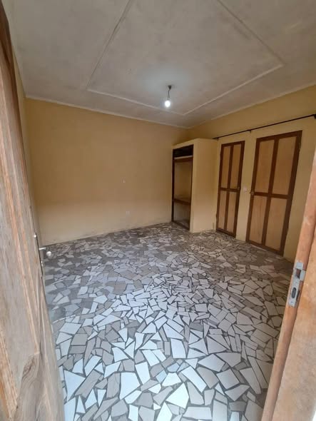 Chambre moderne à Nkoabang