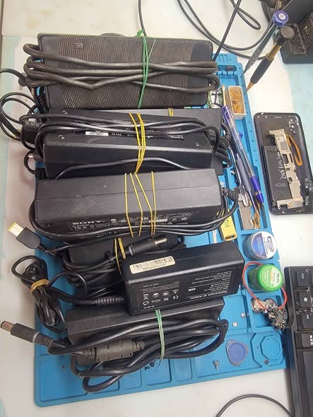 Dell charger 240w 19v 12A