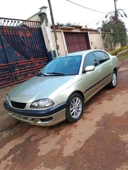 Toyota Avensis berline Manuelle premier choix