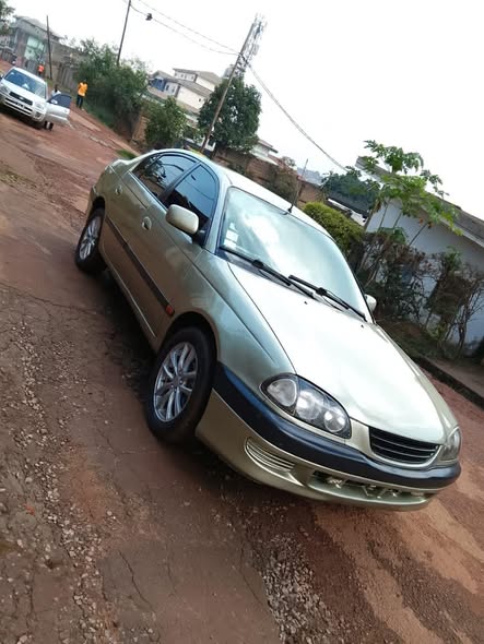 Toyota Avensis berline Manuelle premier choix