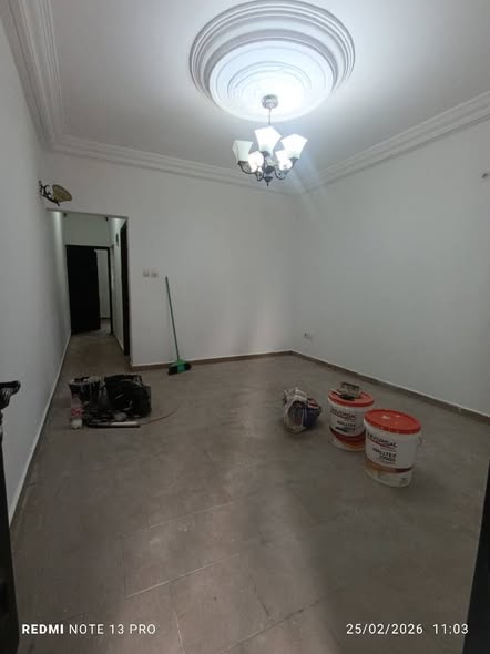 Chambre avec placard et salon à louer