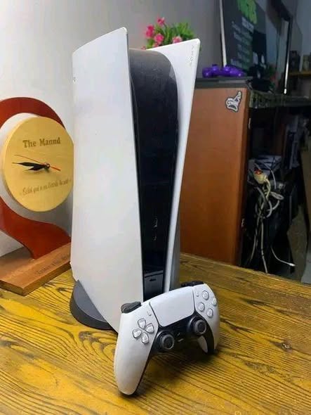 PS5 Standard Edition 1To – Pack complet prêt à jouer