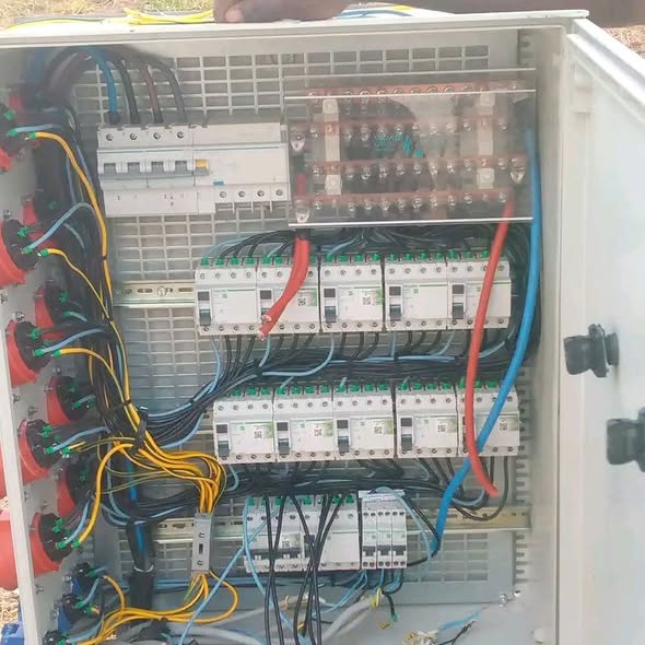 Installation d'électricité et panneaux solaires