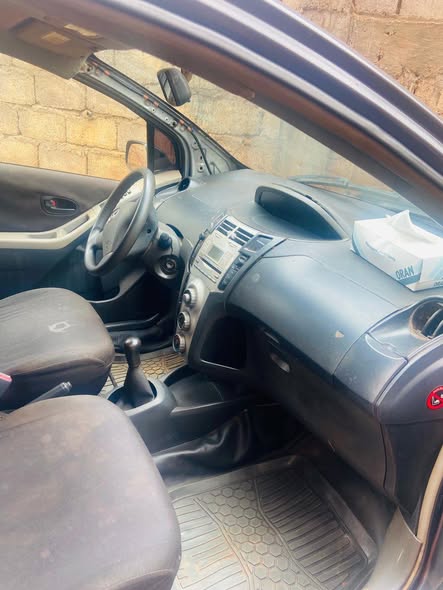 Voiture manuelle Essence clim à Yaoundé