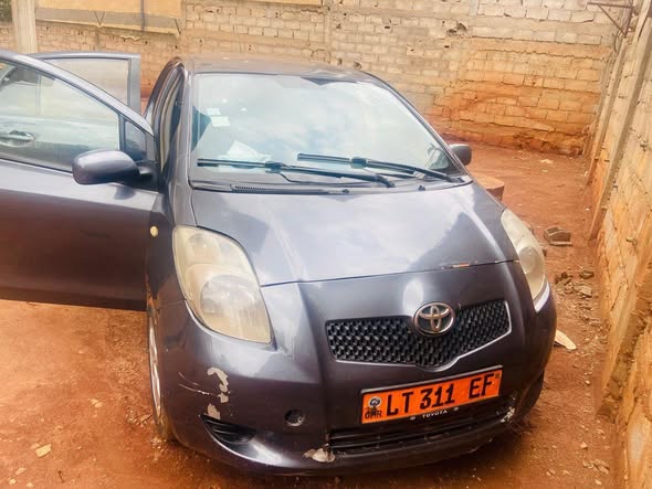 Voiture manuelle Essence clim à Yaoundé