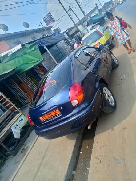 Voiture à vendre, moteur essence vvti manuel