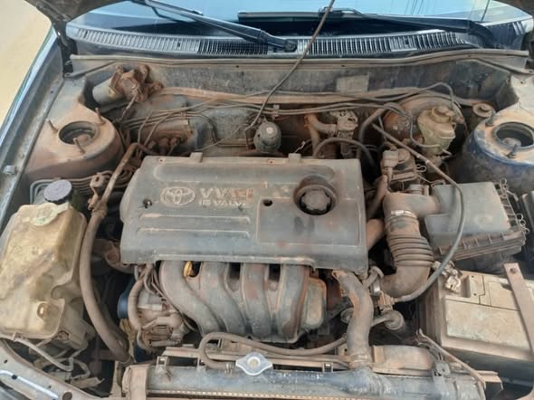 Voiture à vendre, moteur essence vvti manuel