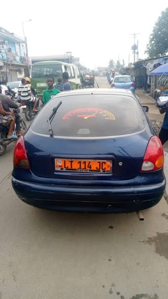 Voiture à vendre, moteur essence vvti manuel