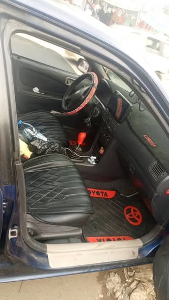 Voiture à vendre, moteur essence vvti manuel