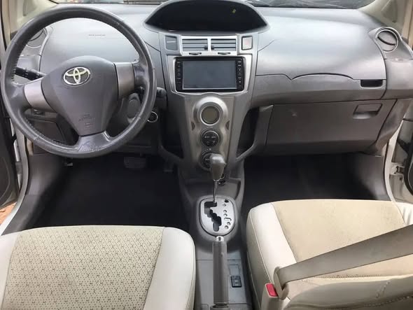 TOYOTA YARIS VITZ 2010 OCCASION D'EUROPE